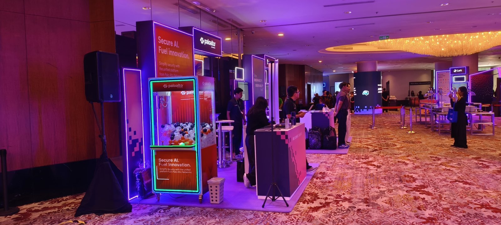 Event Global Master Game: Claw Machine LED di The Ritz-Carlton | Sewa Mesin Capit Event