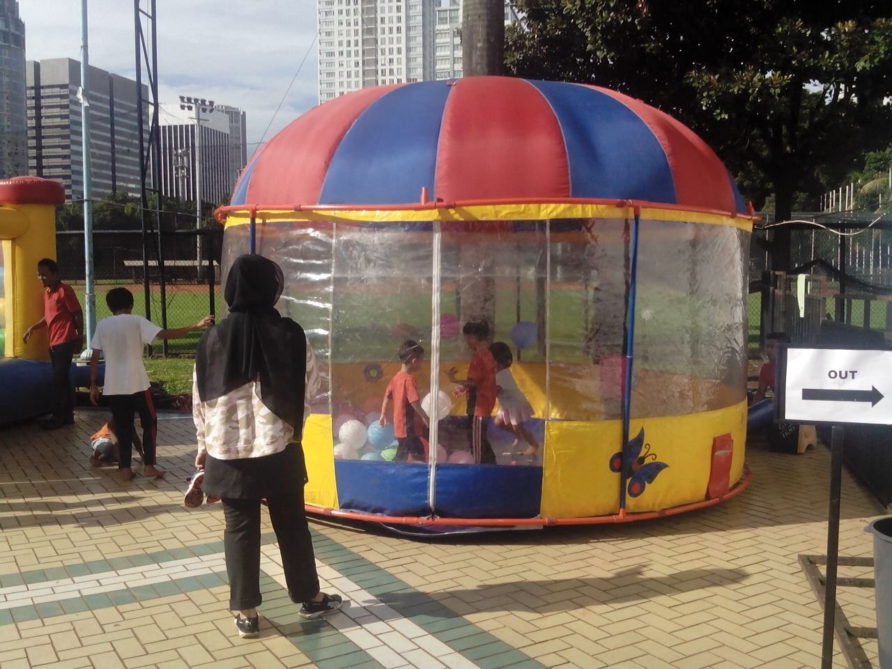 Rental Unit Permainan Flying Balloon Kategori Bounching Inflatables | Sewa Game Event - Global Master Game - Global Master Game