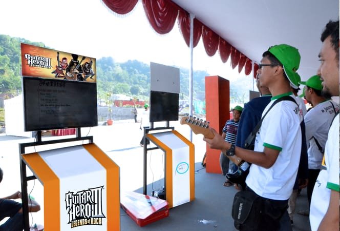 Rental Unit Permainan Guitar Hero Kategori VR (virtual Reality) | Sewa Game Event - Global Master Game - Global Master Game