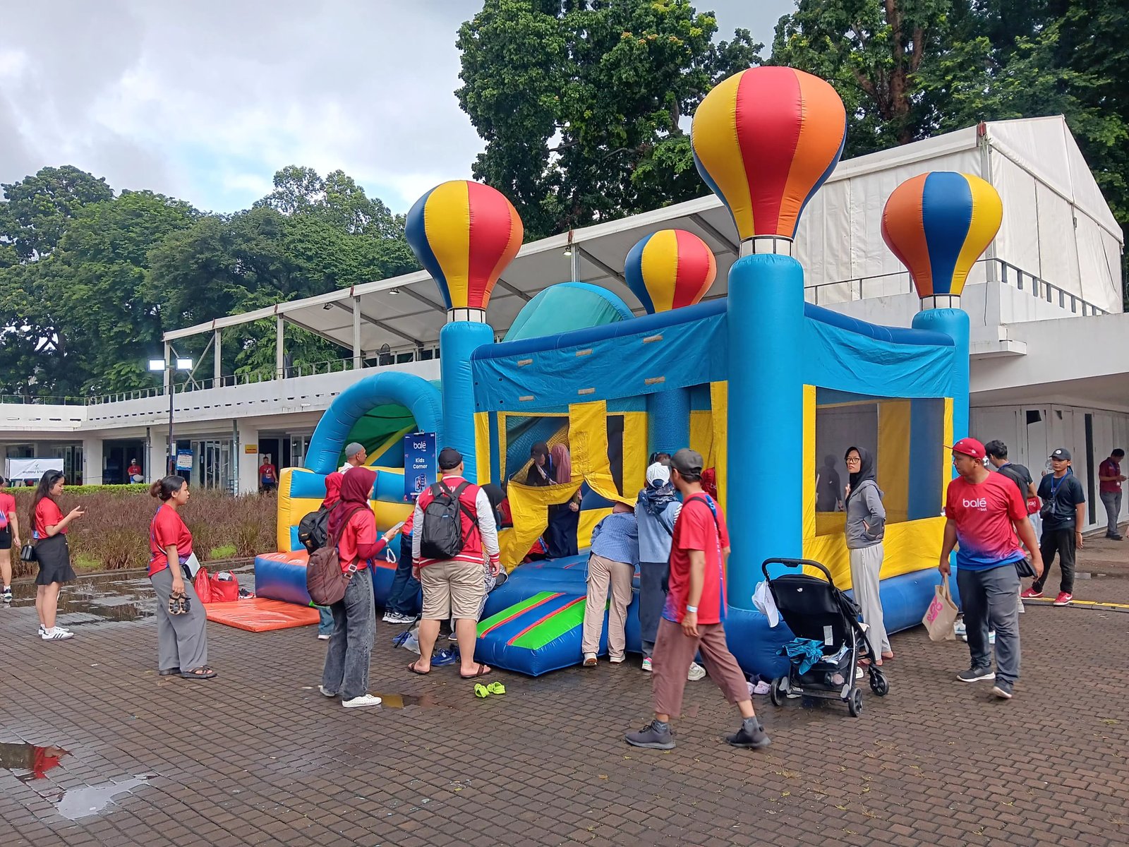 Rental Unit Permainan Hot Air Balloon Kategori Bounching Inflatables | Sewa Game Event - Global Master Game - Global Master Game