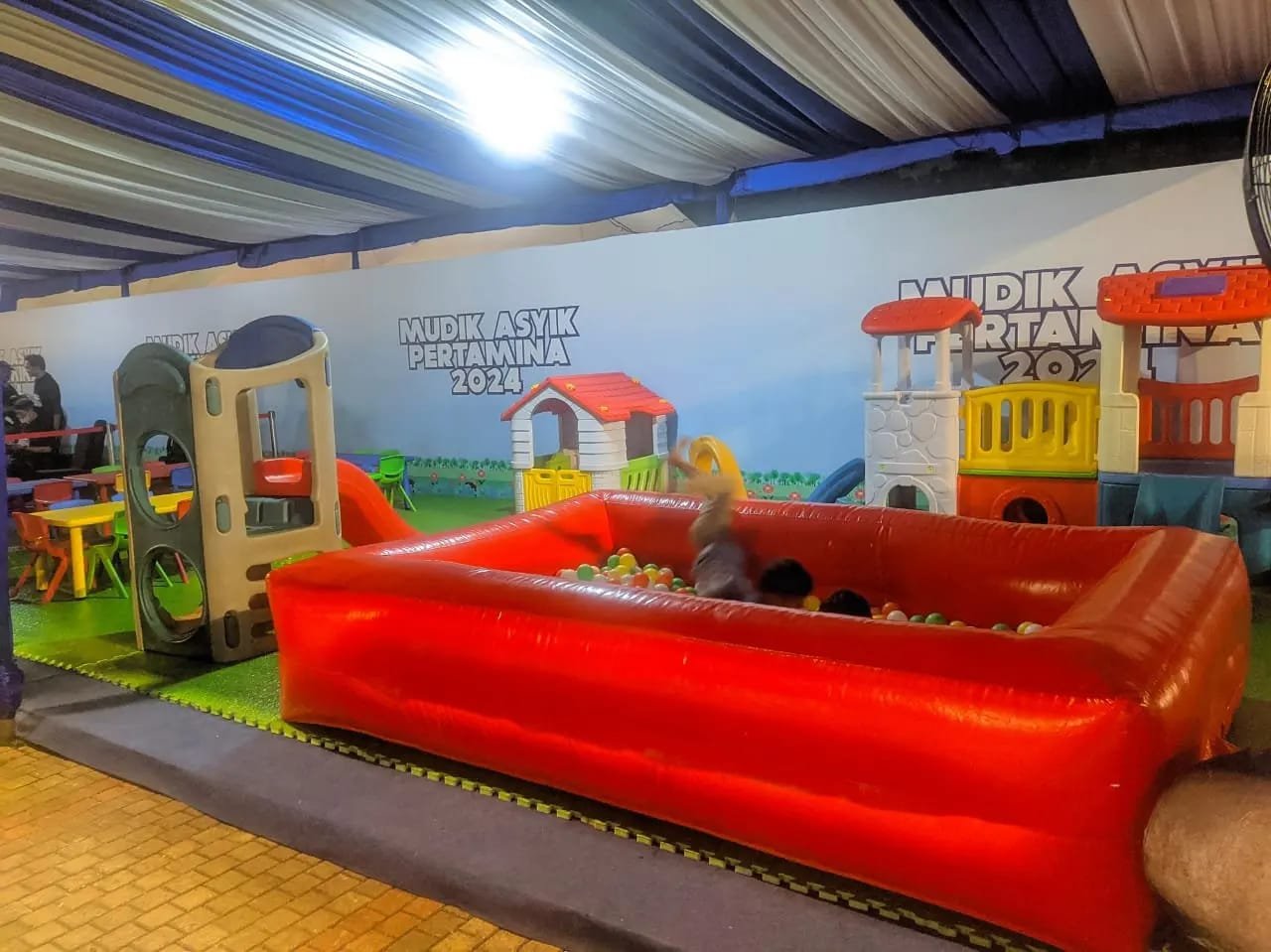 Rental Unit Permainan Ball Pooll merah Kategori Bounching Inflatables | Sewa Game Event - Global Master Game - Global Master Game