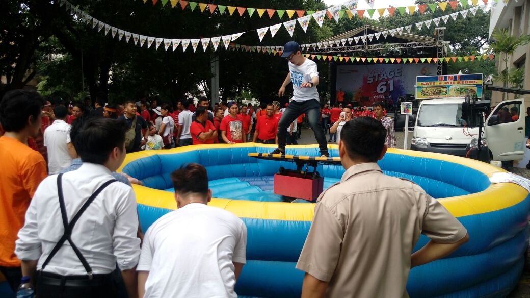 Rental Unit Permainan Surfing Inflatable Kategori Bounching Inflatables | Sewa Game Event - Global Master Game - Global Master Game
