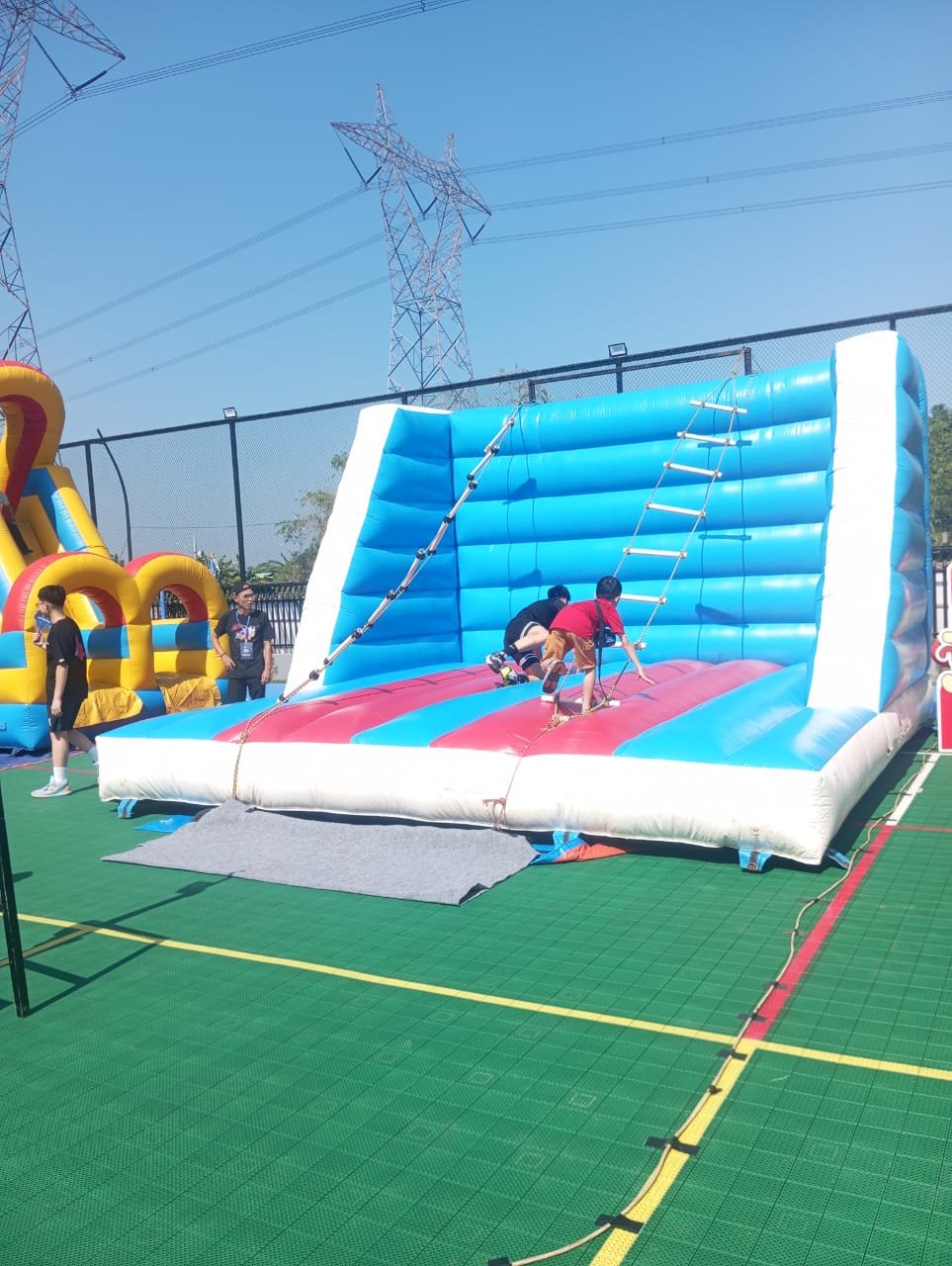 Rental Unit Permainan Tangga Gila Kategori Bounching Inflatables | Sewa Game Event - Global Master Game - Global Master Game